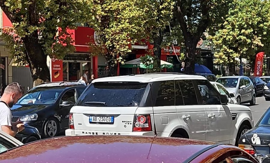 Të shtëna me armë në Shkodër, qëllohet drejt një mjeti 'Range Rover'