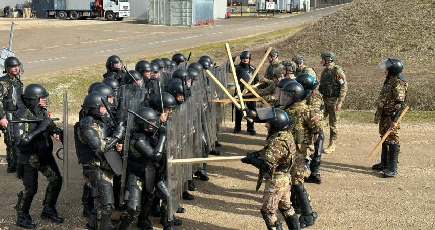 Kontigjenti shqiptar i KFOR-it në Kosovë e nis me stërvitje për menaxhimin e trazirave