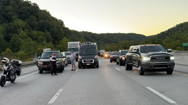 Breshëri armësh mbi automjetet që lëvizinin në autostradë, çfarë ndodhi në…