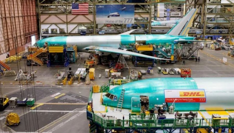 Boeing i ofron stafit 25% rritje të pagave në përpjekje për të shmangur grevën