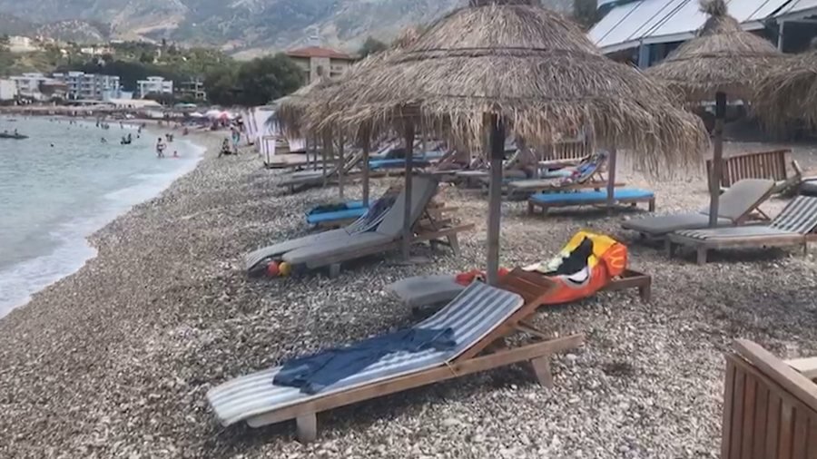 I vodhi celularin dhe çantën turistes angleze në Potam, pranga të riut nga Korça