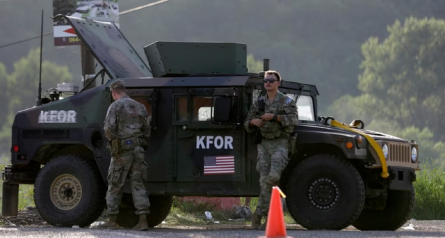 KFOR shton patrullimet në Kosovë: Situata në Veri, e qetë, por e brishtë!