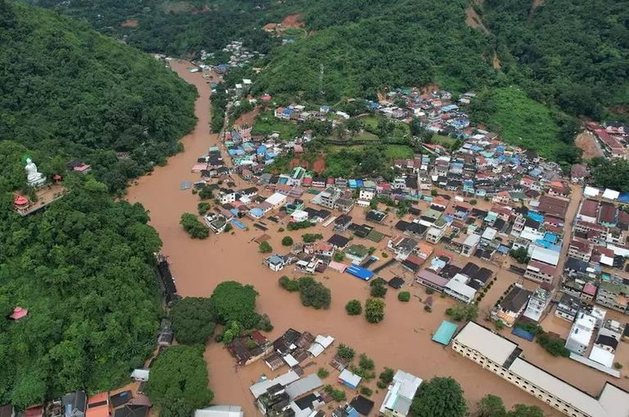 Rëndohet bilanci i viktimave nga tajfuni në Vietnam