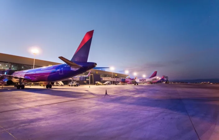 Shmanget tragjedia/ Dy aeroplanë për pak sa nuk u përplasen mbi Aeroportin e Shkupit