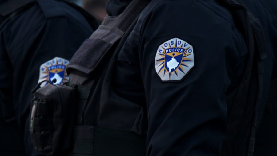 Policia e Kosovës heq posterat me foton e Radoiçiçit që u vendosën në komunat veriore