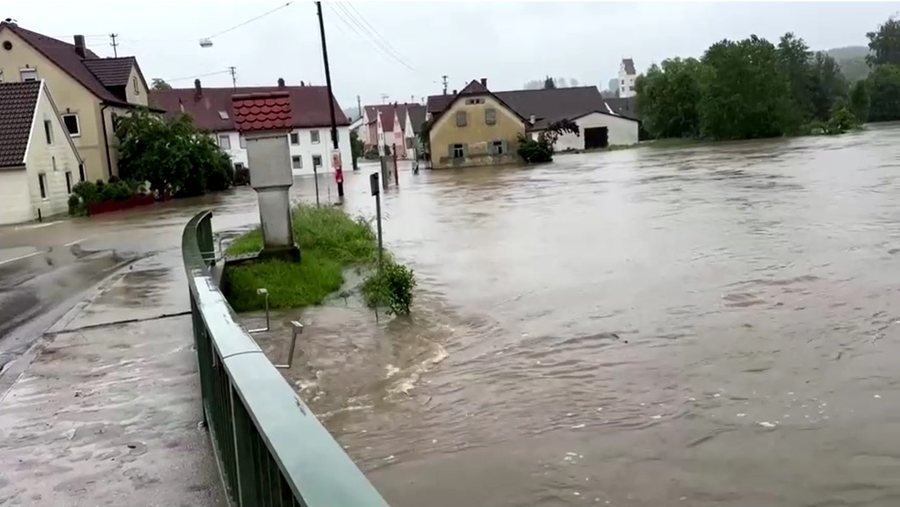 Nga i nxehti përvëlues te shiu i rrëmbyeshëm, Europa përgatitet për stinën e përmbytjeve