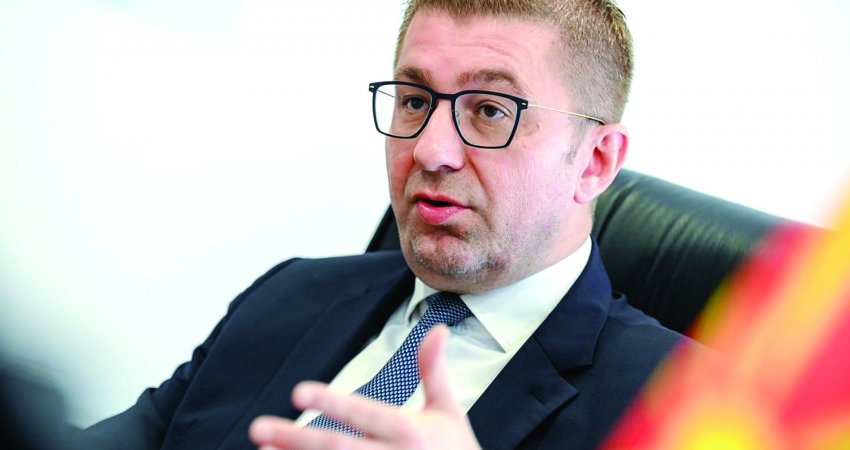 Mickoski: Heqja e tabelave me mbishkrimin shqip, pjesë e planit për destabilizim