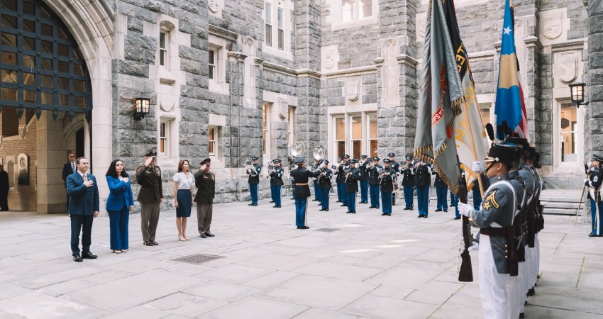 Presidentja Osmani pritet me nderime ushtarake në West Point