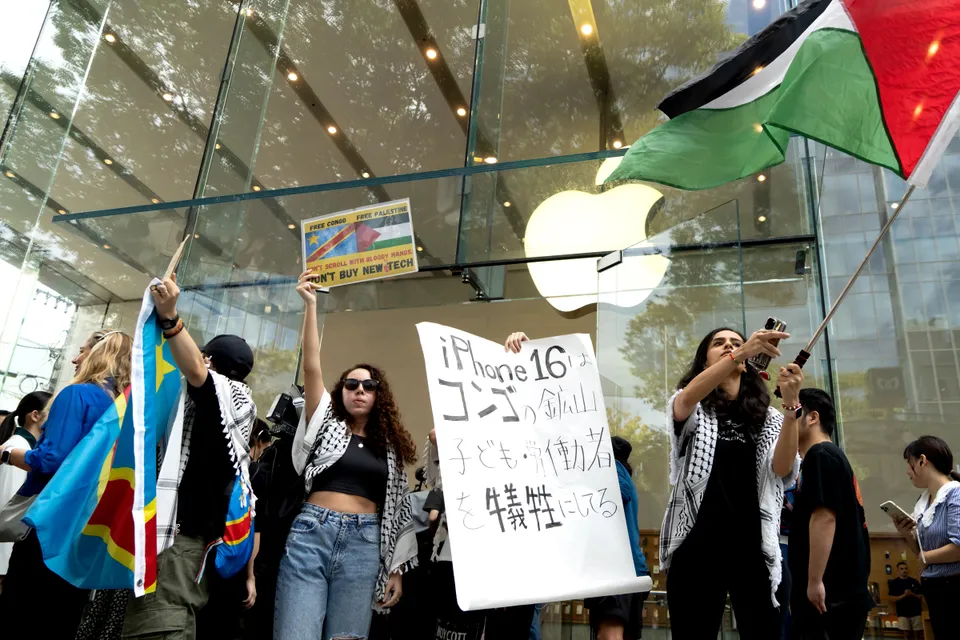 'Po përfitoni nga gjenocidi'/ ‘Shpërthejnë’ protestat në dyqanet e Apple