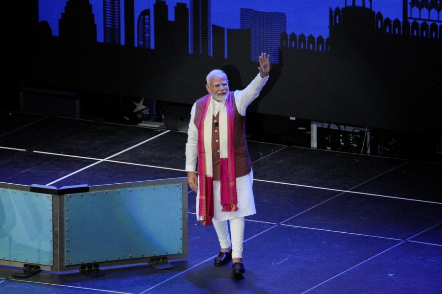 Modi tubon indian-amerikanët, lavdëron diasporën përpara zgjedhjeve në SHBA