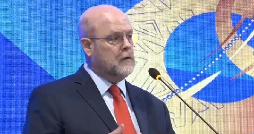 Hovenier: Kosova dhe Serbia duhet pa vonesa t’i zbatojnë obligimet e dialogut