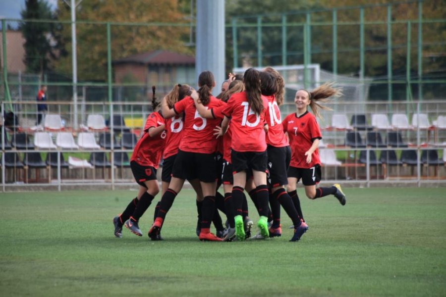 “UEFA Development” U-15 për vajza/ Nis nesër grumbullimi, trajnerja Daniela Kodra fton 20 futbolliste