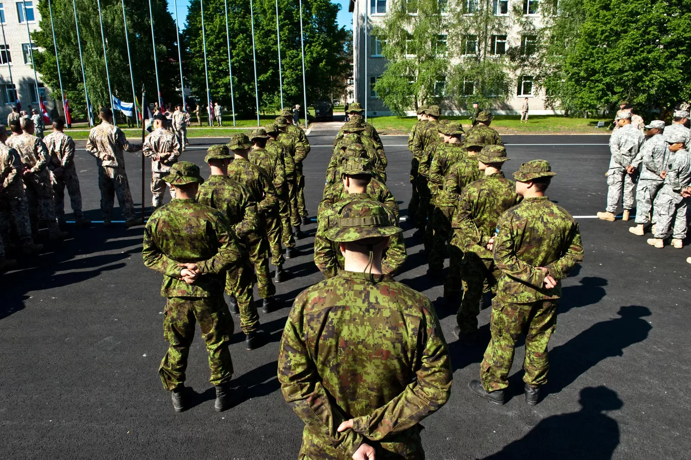 NATO shumë ‘më pranë’ Rusisë/ Finlanda propozoi vendosjen e selisë së forcave tokësore të aleancës në kufi