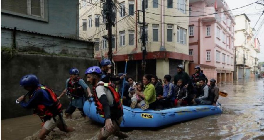 Përmbytje dhe rrëshqitje të tokës në Nepal, 66 viktima e dhjetëra të zhdukur