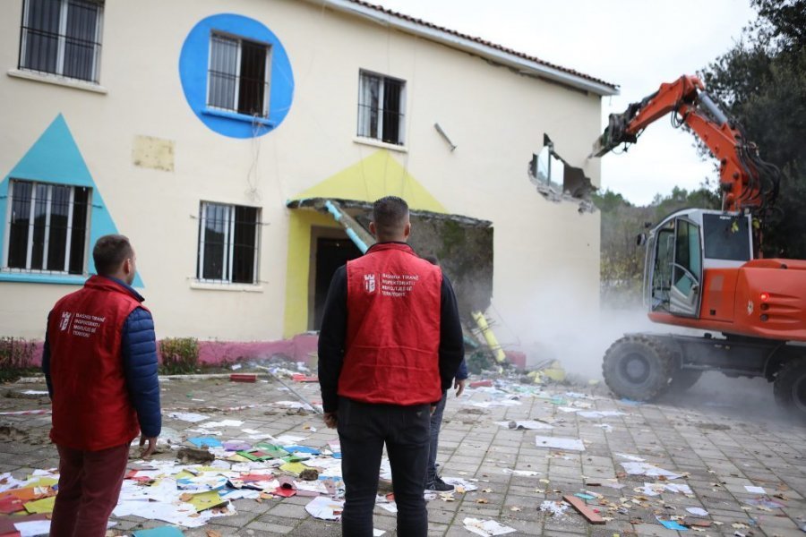 Abuzuan me fondet e rindërtimit, arrestohen 5 zyrtarë të Bashkisë Rrogozhinë