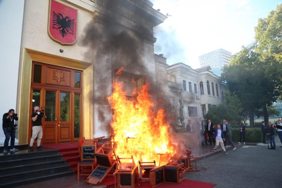 VIDEO/ Salianji reagon sërish: Mbështes protestën e kolegëve, Rama do e marrë përgjigjen nga shqiptarët