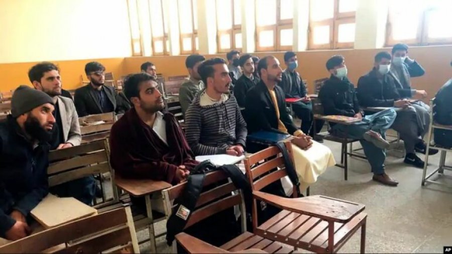 Afganistan/ Pavarësisht kufizimeve studentët ndjekin pasionin për gazetarinë