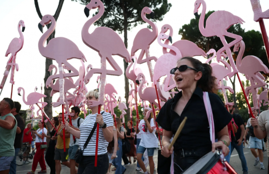 ‘Nuk protestohet kundër Trump’, New York Times: Revolta e flamingove po sfidon qeverinë e Ramës